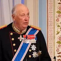 König Harald V. liegt im Krankenhaus. (Archivbild) - Foto: Fredrik Varfjell/NTB/dpa