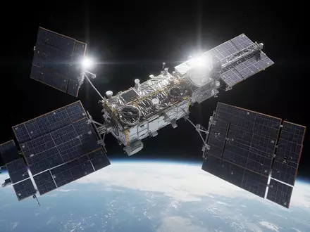 Ein moderner Satellit im Weltraum vor dem Hintergrund der Erdkrümmung. - Foto: über boerse-global.de