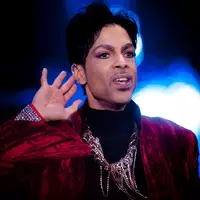 Zehn Jahre nach dem Tod von Prince erscheint «Timeless», ein neues Album mit bislang unveröffentlichten Aufnahmen des Popgenies. (Archivbild) - Foto: Balazs Mohai/MTI/epa/dpa