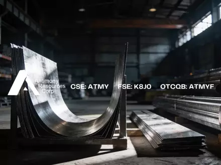 Abstrakte Darstellung von volatilen Rohstoffmärkten und industriellen Metallressourcen in einer stimmungsvollen Umgebung - Foto: über boerse-global.de