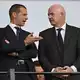 Aleksander Ceferin (l) und Gianni Infantino sind die Big Player im Machtkampf der Fußball-Funktionäre. (Archivbild)  - Bild: Robert Michael/dpa