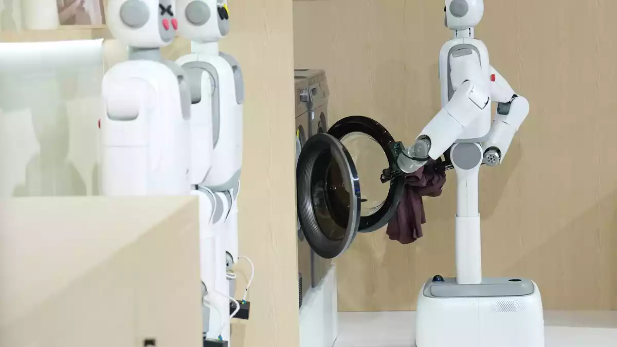 Fast die Hälfte der Menschen in Deutschland kann sich vorstellen, künftig einen menschenähnlichen Roboter im Haushalt einzusetzen.  - Bild: Ju Huanzong/XinHua/dpa