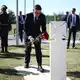 Burnham besuchte bei den Feierlichkeiten auch den nationalen Militärfriedhof der Ukraine in Hatne südwestlich von Kiew. - Bild: Henry Nicholls/PA Wire/dpa