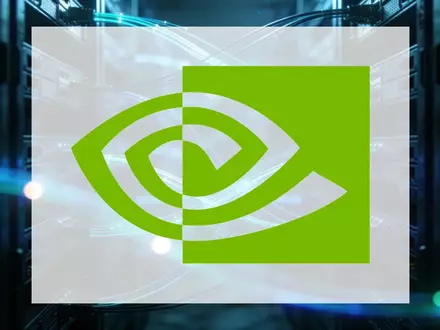 Abstrakte Darstellung von moderner KI-Infrastruktur mit leuchtenden Glasfaserkabeln und Server-Technologie. - Foto: über boerse-global.de