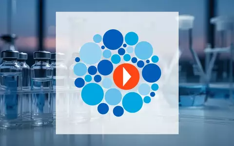 Abstrakte Darstellung eines modernen Biotechnologie-Labors mit Fokus auf medizinische Forschung und klinische Prozesse. - Foto: über boerse-global.de