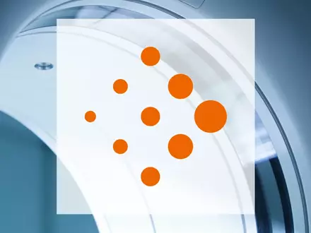 Abstrakte Darstellung moderner Medizintechnik mit Fokus auf Licht und Innovation in einer klinischen Umgebung. - Foto: über boerse-global.de
