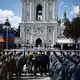 Am Nationalfeiertag gedachte die Ukraine auch der vielen Gefallenen in ihrem Krieg um die Bewahrung ihrer Unabhängigkeit. - Bild: Henry Nicholls/POOL AFP via AP/dpa