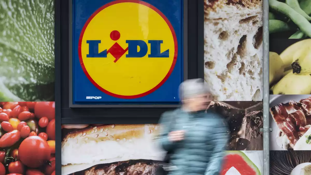 Der Discounter Lidl ruft spanische Würste zurück, bei denen die Kühlkette möglicherweise unterbrochen wurde. (Symbolbild) - Bild: Marijan Murat/dpa