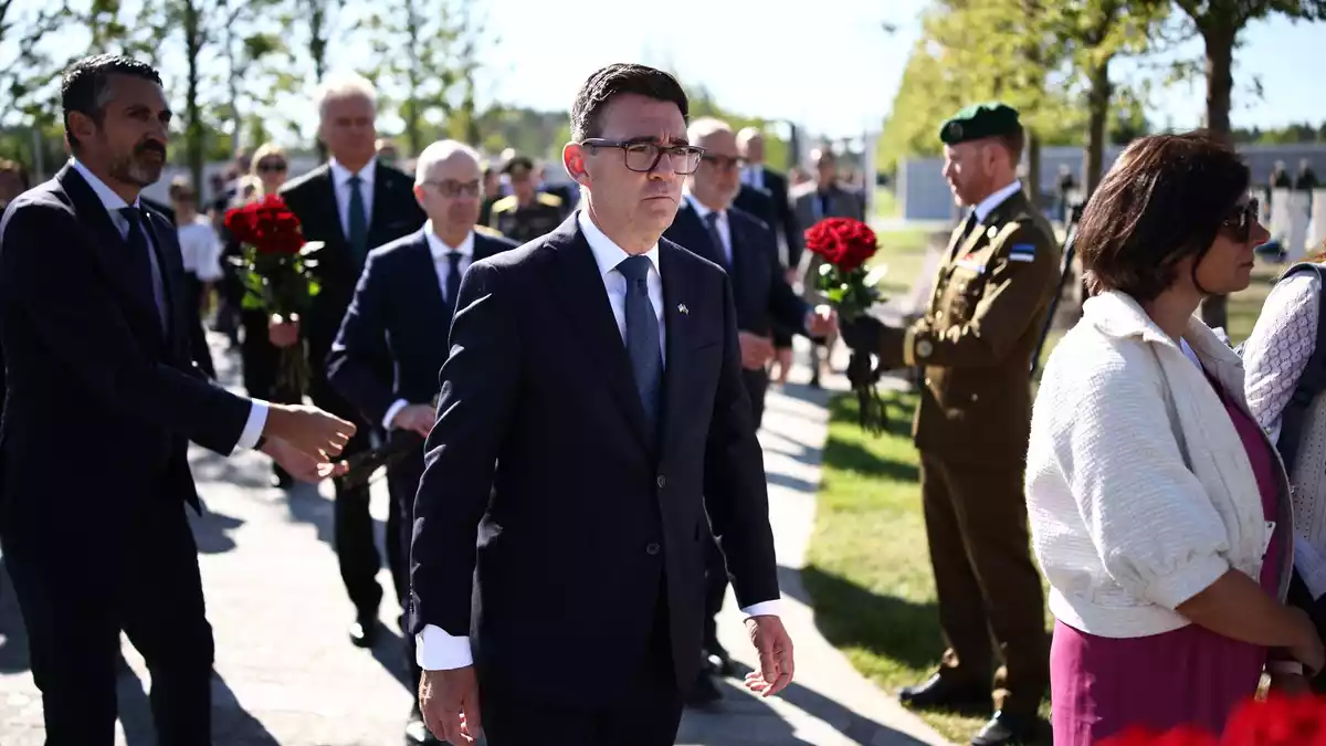 Der britische Premierminister Andy Burnham sicherte der Ukraine bei einem Besuch in Kiew weitere militärische Unterstützung zu.  - Bild: Henry Nicholls/PA Wire/dpa