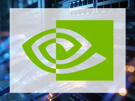 Abstrakte Darstellung eines modernen Hochleistungs-Rechenzentrums mit leuchtenden Glasfaserkabeln und technologischer Infrastruktur. - Foto: über boerse-global.de