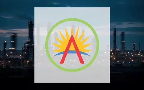 Düstere, industrielle Kulisse einer Bio-Raffinerie bei Dämmerung als Symbol für finanzielle Herausforderungen im Energiesektor - Foto: über boerse-global.de
