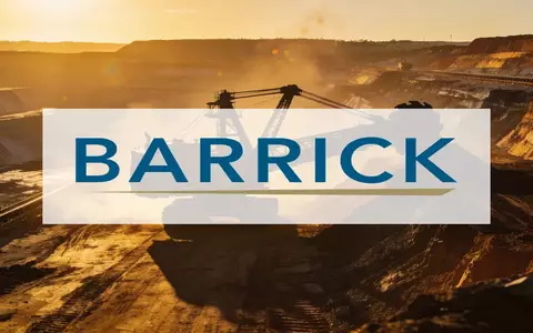 Moderne Goldmine bei Sonnenaufgang mit industriellen Maschinen in einer weitläufigen Landschaft - Foto: über boerse-global.de