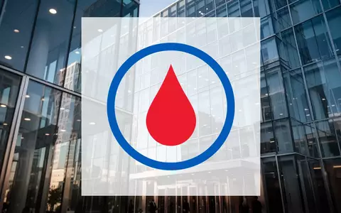 Modernes Glasgebäude als Symbol für rechtliche Auseinandersetzungen im Biotech-Sektor. - Foto: über boerse-global.de