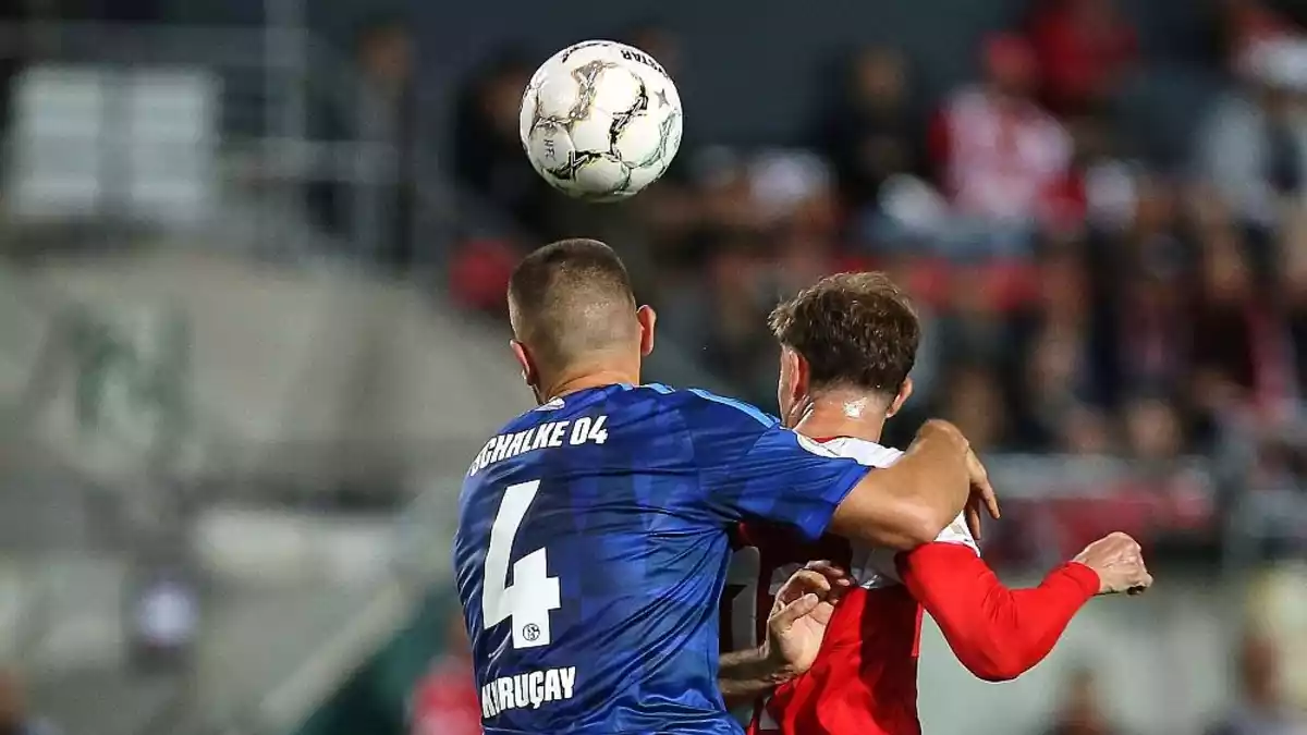 DFB-Pokal: Schalke gewinnt in Halle erst nach Verlängerung