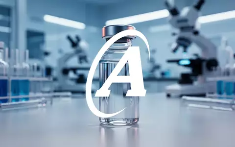 Modernes pharmazeutisches Labor mit einer Glasampulle vor einem verschwommenen, sterilen Hintergrund. - Foto: über boerse-global.de