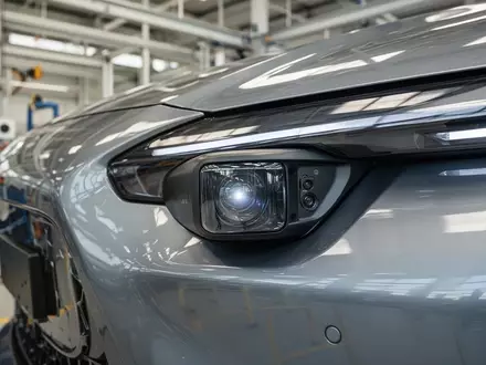 Detailaufnahme eines in die Fahrzeugfront integrierten LiDAR-Sensors für autonomes Fahren. - Foto: über boerse-global.de