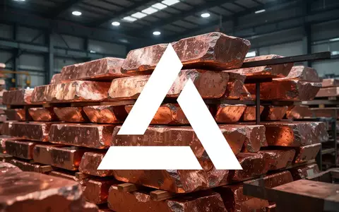 Stapel aus Kupferbarren in einem industriellen Lagerhaus, symbolisch für den Metallsektor. - Foto: über boerse-global.de