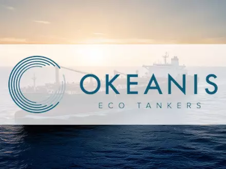 Ein moderner Öltanker auf dem offenen Meer bei Sonnenuntergang. - Foto: über boerse-global.de