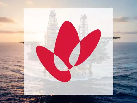 Moderne Offshore-Energieplattform vor dem Hintergrund eines Sonnenaufgangs auf dem offenen Meer. - Foto: über boerse-global.de