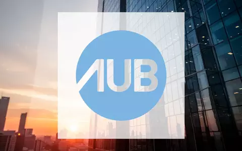 Abstrakte Darstellung von wirtschaftlichem Wachstum und finanzieller Stärke durch ein modernes Bürogebäude im Sonnenaufgang. - Foto: über boerse-global.de