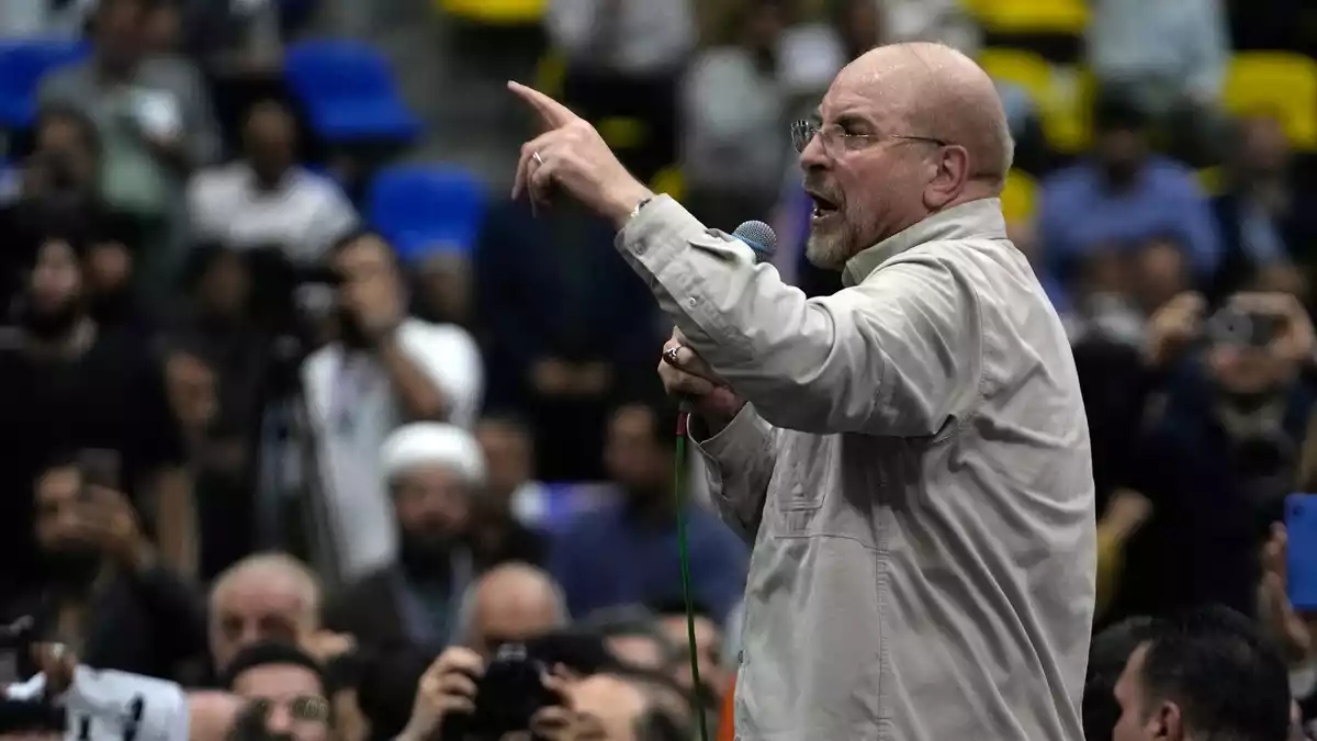 Irans Parlamentspräsident Ghalibaf reagiert gelassen auf die neuen US-Maßnahmen. (Archivbild) - Bild: Vahid Salemi/AP/dpa