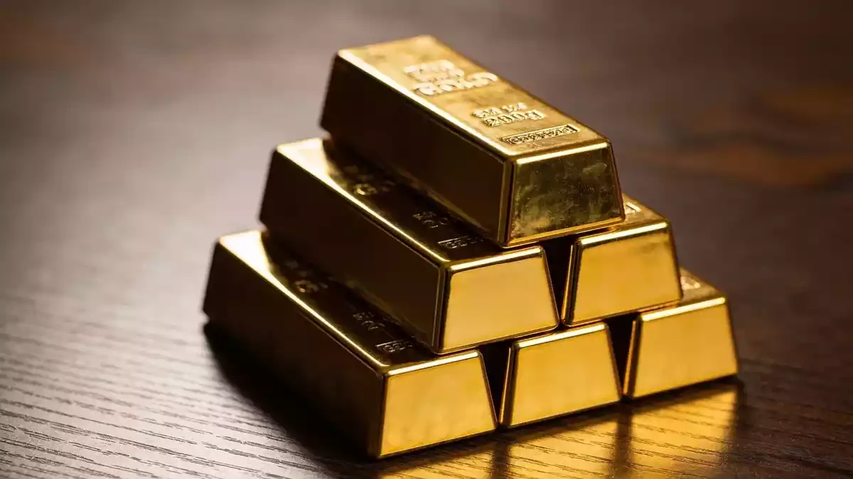 Gold Hits $4,728 on Central Bank Buying and US Debt Doubts