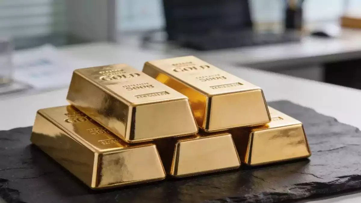 Gold Hits 3-Month High: Central Bank Buying and Fed Speech Drive Rally