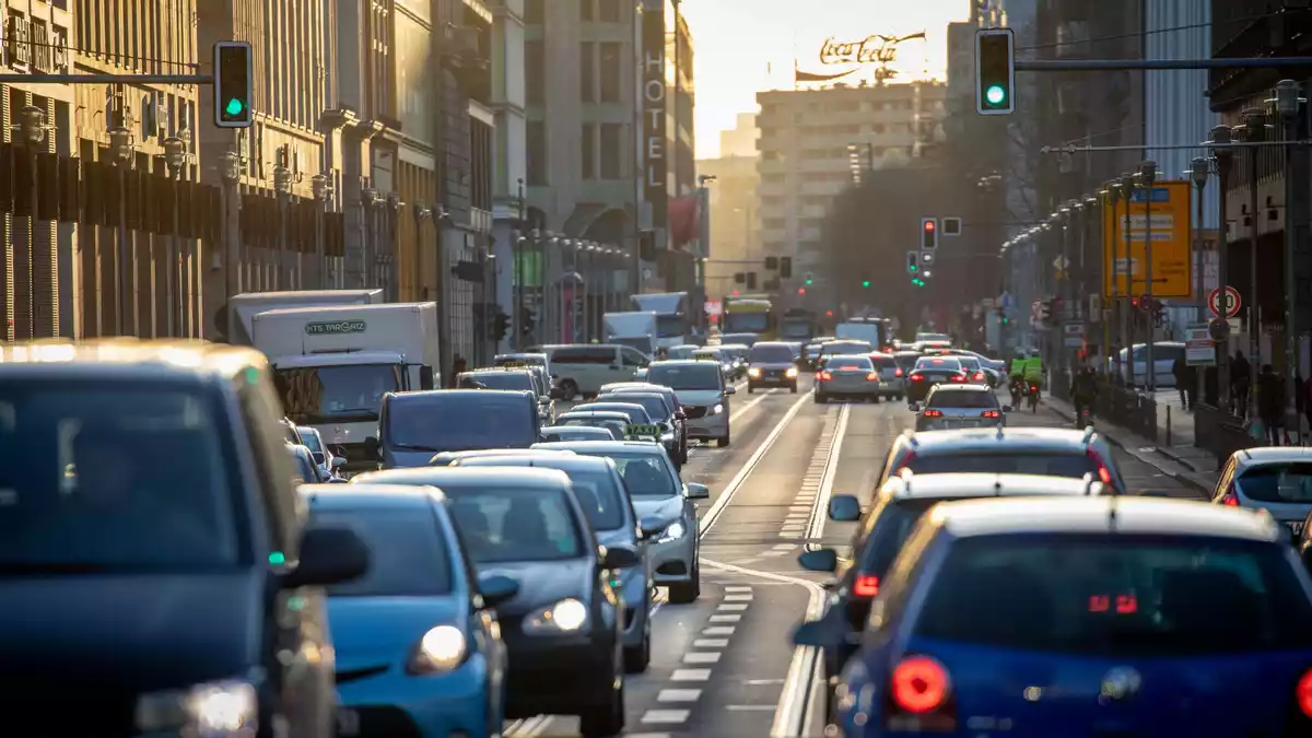 Das Auto bleibt für die meisten Menschen das wichtigste Fortbewegungsmittel. (Archivbild) - Bild: Kay Nietfeld/dpa/dpa-tmn