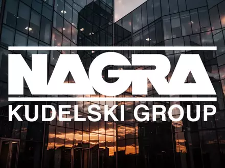 Abstrakte Darstellung eines modernen Bürogebäudes bei düsterem Sonnenuntergang als Symbol für Marktvolatilität. - Foto: über boerse-global.de