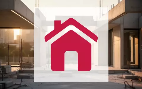 Moderne Baustelle eines Wohnbauprojekts bei Sonnenuntergang als Symbol für Immobilieninvestitionen. - Foto: über boerse-global.de
