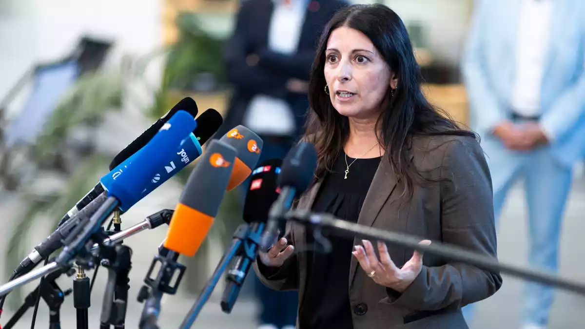 Die Gesamt- und Konzernbetriebsratsvorsitzende bei Volkswagen, Daniela Cavallo, bezeichnet das Vertrauen zum Vorstand als beschädigt.   - Bild: Michael Matthey/dpa