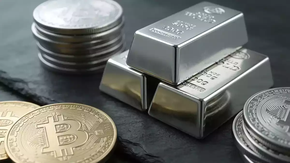 Silver Pulls Back After Failing at $70: Key Support Levels and Macro Drivers