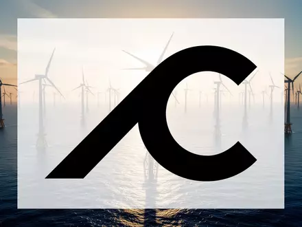 Windkraftanlagen auf dem offenen Meer bei Sonnenaufgang als Symbol für wachsenden Erfolg in der Erneuerbare-Energien-Branche. - Foto: über boerse-global.de