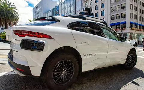 Robotaxis der Google-Schwesterfirma Waymo sollen 2027 in München fahren. (Archivbild)  - Foto: Andrej Sokolow/dpa