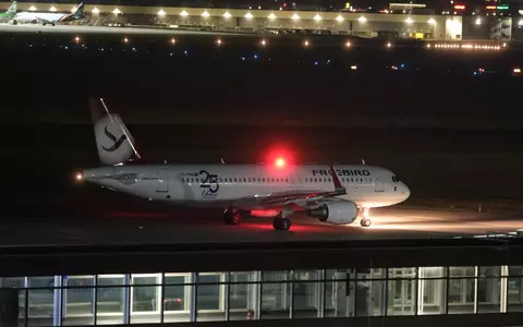 Mit einem Charterflugzeug hat die Bundespolizei ausreisepflichtige Afghanen in ihr Herkunftsland gebracht. - Foto: Sebastian Willnow/dpa
