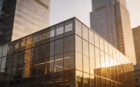 Moderne Bürogebäude im Finanzviertel bei Sonnenuntergang - Foto: über boerse-global.de