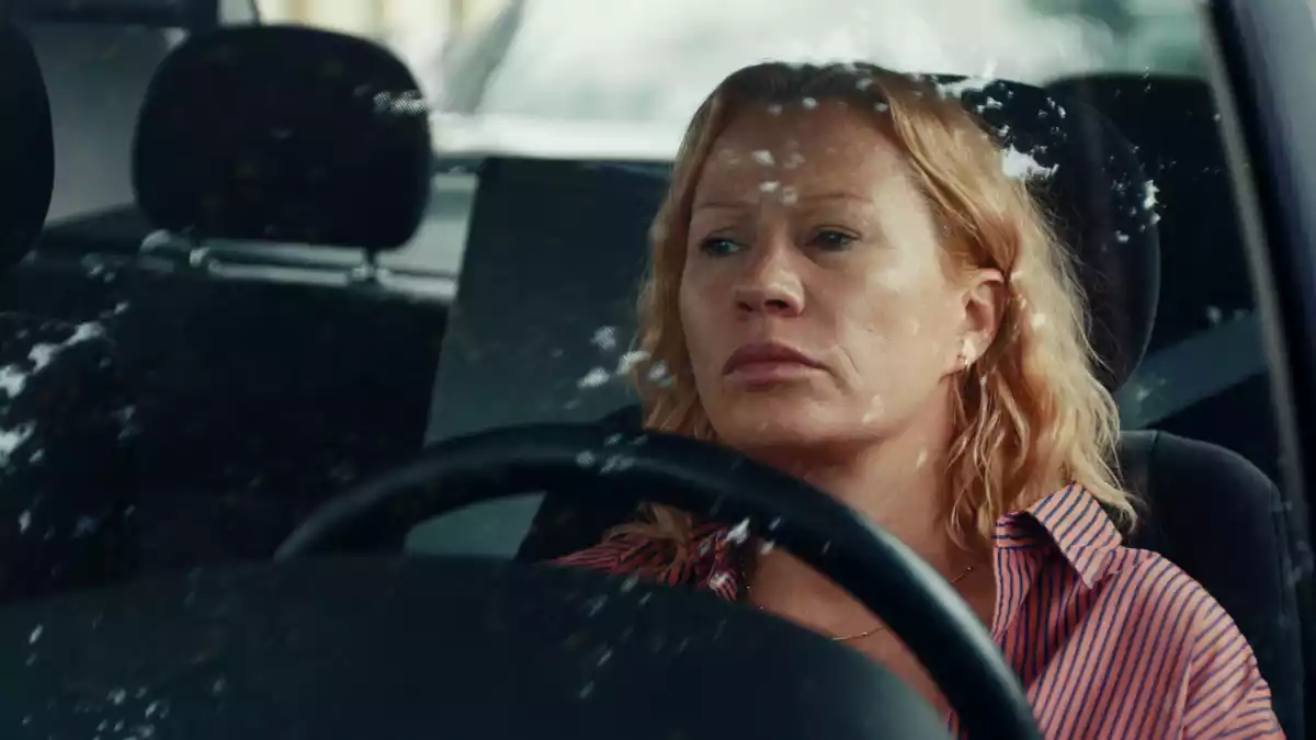 Birgit Minichmayr in einer Szene des Films «Everytime». - Bild: Gregory Oke/TheBarricades, PanamaFilm/dpa