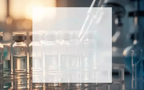 Abstrakte Darstellung eines modernen pharmazeutischen Forschungslabors mit Fokus auf wissenschaftliche Präzision. - Foto: über boerse-global.de