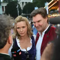 Haben sich entschieden, getrennte Wege zu gehen: Veronica Ferres und Carsten Maschmeyer (Archiv). - Foto: Felix Hörhager/dpa