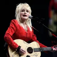 Parton gehörte zur Generation der Stars, die bis ins Alter unermüdlich auf der Bühne standen. - Foto: Carlos Osorio/AP/dpa