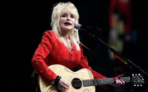 Parton gehörte zur Generation der Stars, die bis ins Alter unermüdlich auf der Bühne standen. - Foto: Carlos Osorio/AP/dpa