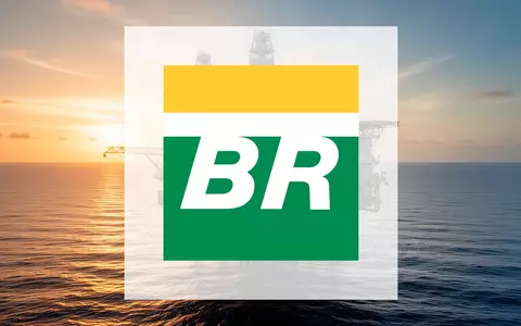 Moderne Offshore-Ölplattform bei Sonnenaufgang auf dem offenen Meer als Symbol für den Energiesektor. - Foto: über boerse-global.de