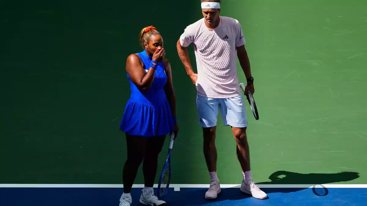 Alexander Zverev (r) ist im Mixed-Wettbewerb der US Open früh ausgeschieden. - Bild: Yuki Iwamura/AP/dpa