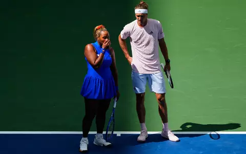 Alexander Zverev (r) ist im Mixed-Wettbewerb der US Open früh ausgeschieden. - Foto: Yuki Iwamura/AP/dpa