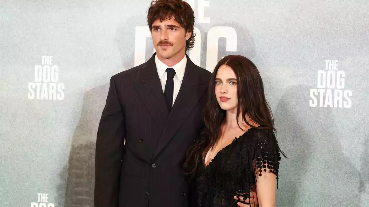 In dem Film trifft Hig auf die freundliche Cima (gespielt von Margaret Qualley), die mit ihrem misstrauischen Vater abgeschieden in einem Canyon lebt. - Bild: Millie Turner/Invision/AP/dpa