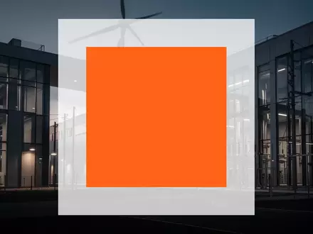 Moderne Energieinfrastrukturanlage in einer stimmungsvollen Dämmerung als Symbol für den Versorgungssektor. - Foto: über boerse-global.de