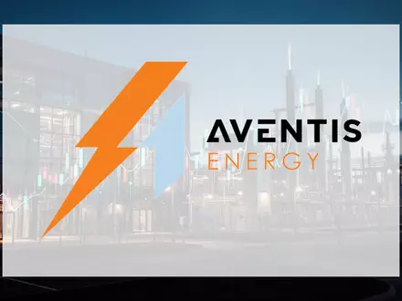Abstrakte Darstellung eines Energieinfrastruktur-Geländes in der Dämmerung als Symbol für Marktvolatilität. - Foto: über boerse-global.de