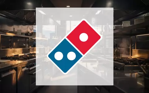 Moderne, professionelle Gastronomieküche in stimmungsvollem Licht als Symbol für die Systemgastronomie. - Foto: über boerse-global.de