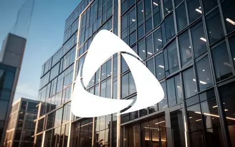 Moderne Büroarchitektur bei Sonnenlicht als Symbol für Immobilieninvestitionen. - Foto: über boerse-global.de