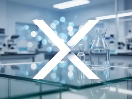 Abstrakte Darstellung eines modernen pharmazeutischen Labors, das Fortschritt in der medizinischen Forschung symbolisiert. - Foto: über boerse-global.de